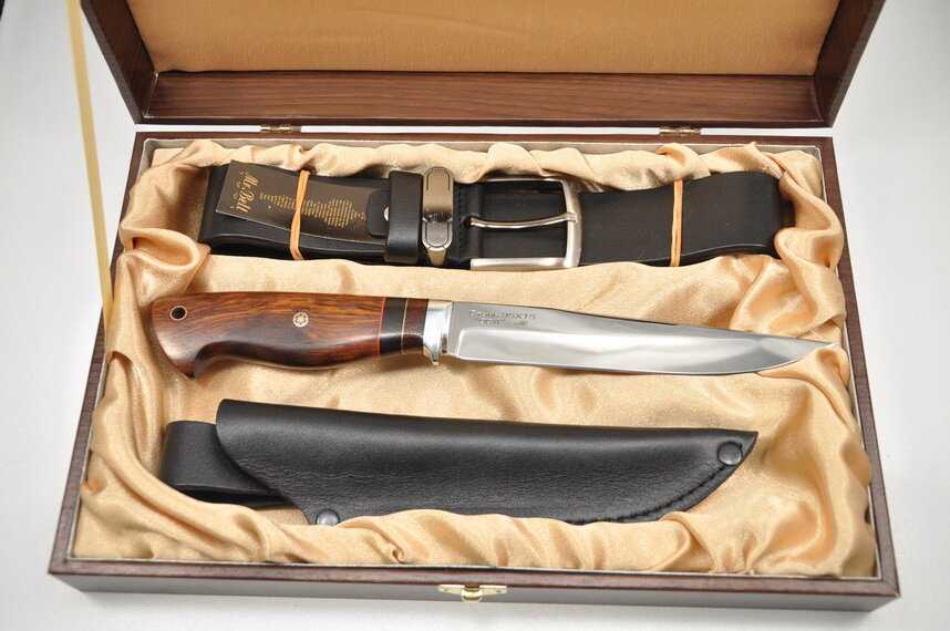 Купить нож в подарок. Нож в подарок. Набор охотничьих ножей. Подарочные ножи для мужчин. Охотничий нож в подарочной коробке.