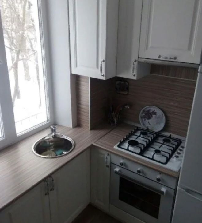 Как обустроить маленькую кухню в квартире 6 кв м с газовой плитой и холодильником фото