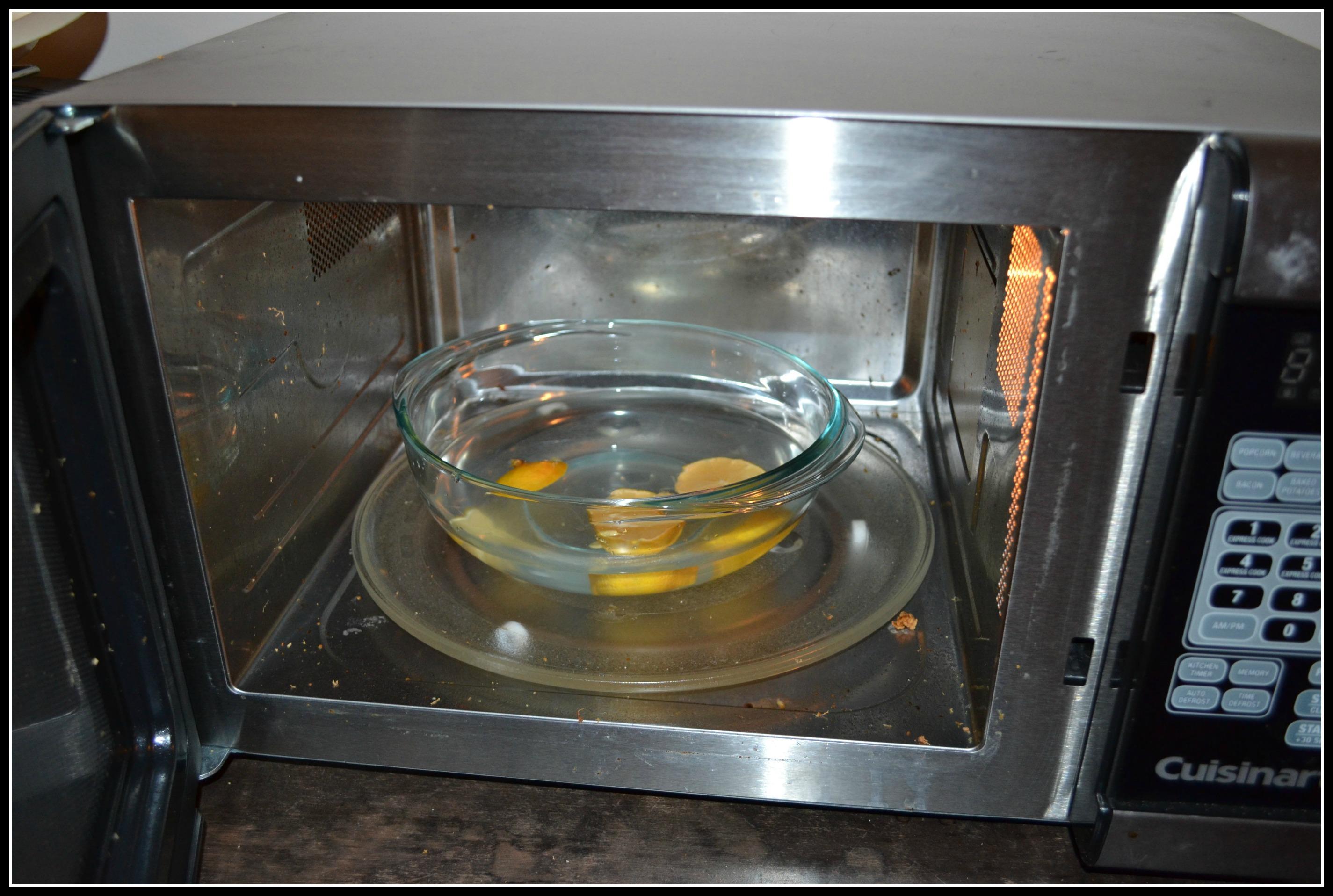 В микроволновке можно печь пироги. Мойка микроволновки. Микроволновка внутри. Что внутри микроволновки. Микроволновая печь внутри.